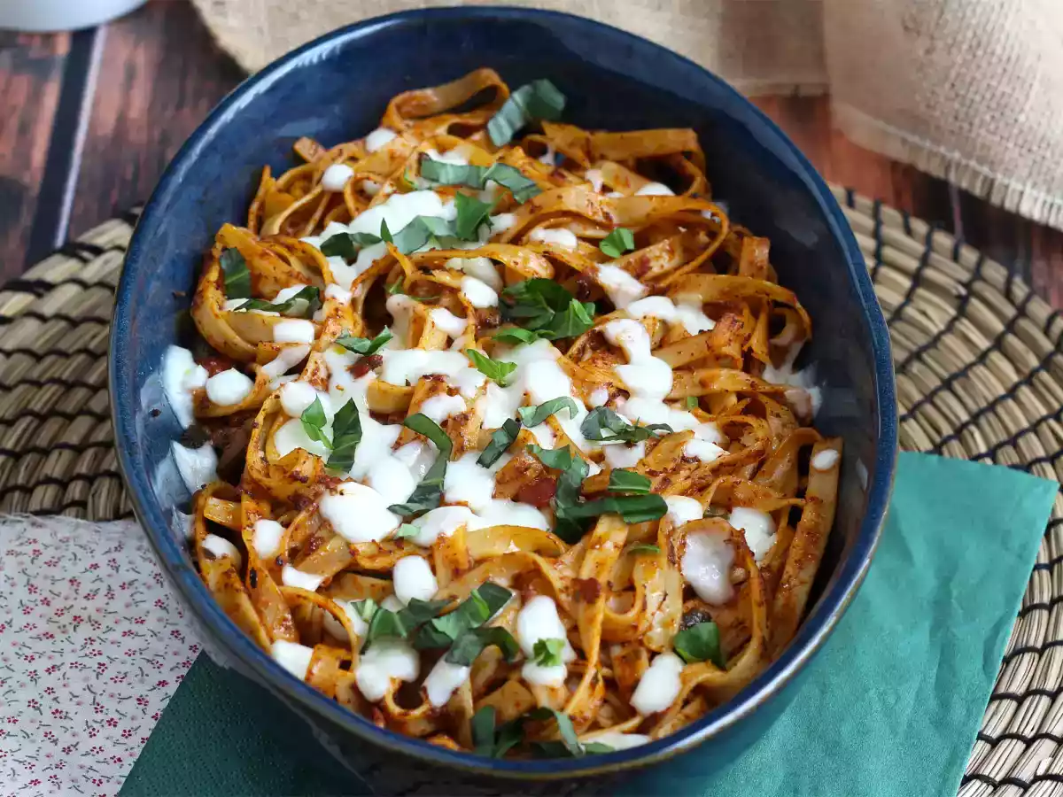 Tagliatelle al forno - przepis na wykorzystanie resztek makaronu, który zapobiega marnotrawstwu