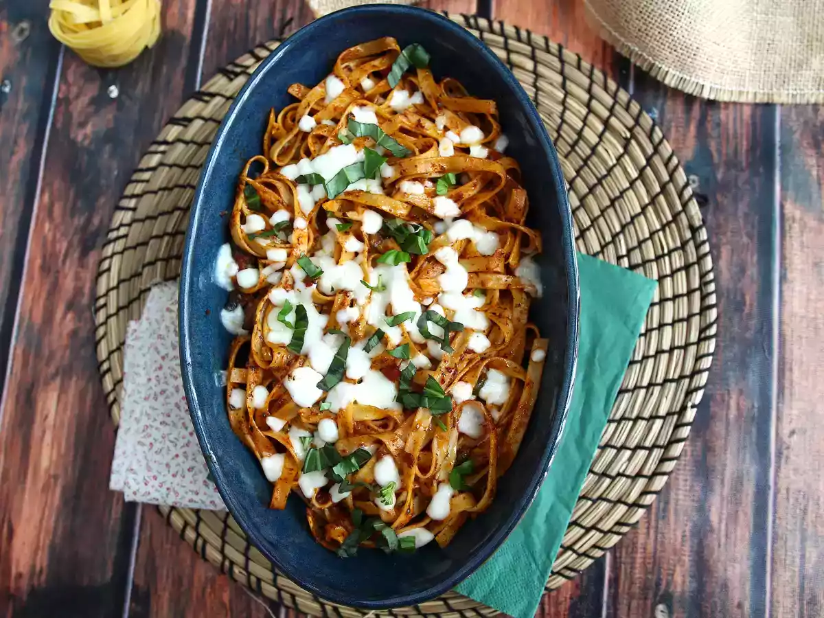 Tagliatelle al forno - przepis na wykorzystanie resztek makaronu, który zapobiega marnotrawstwu - zdjęcie 3