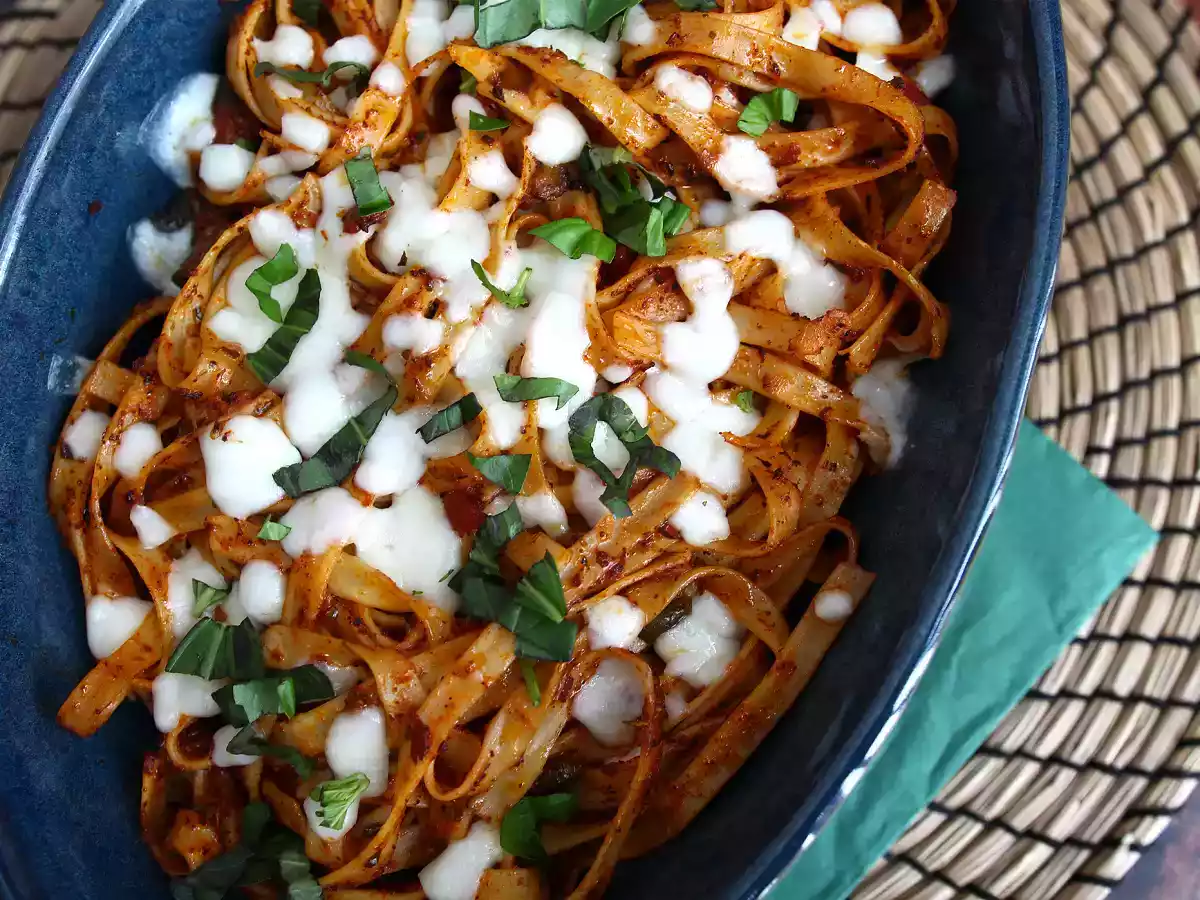 Tagliatelle al forno - przepis na wykorzystanie resztek makaronu, który zapobiega marnotrawstwu - zdjęcie 4
