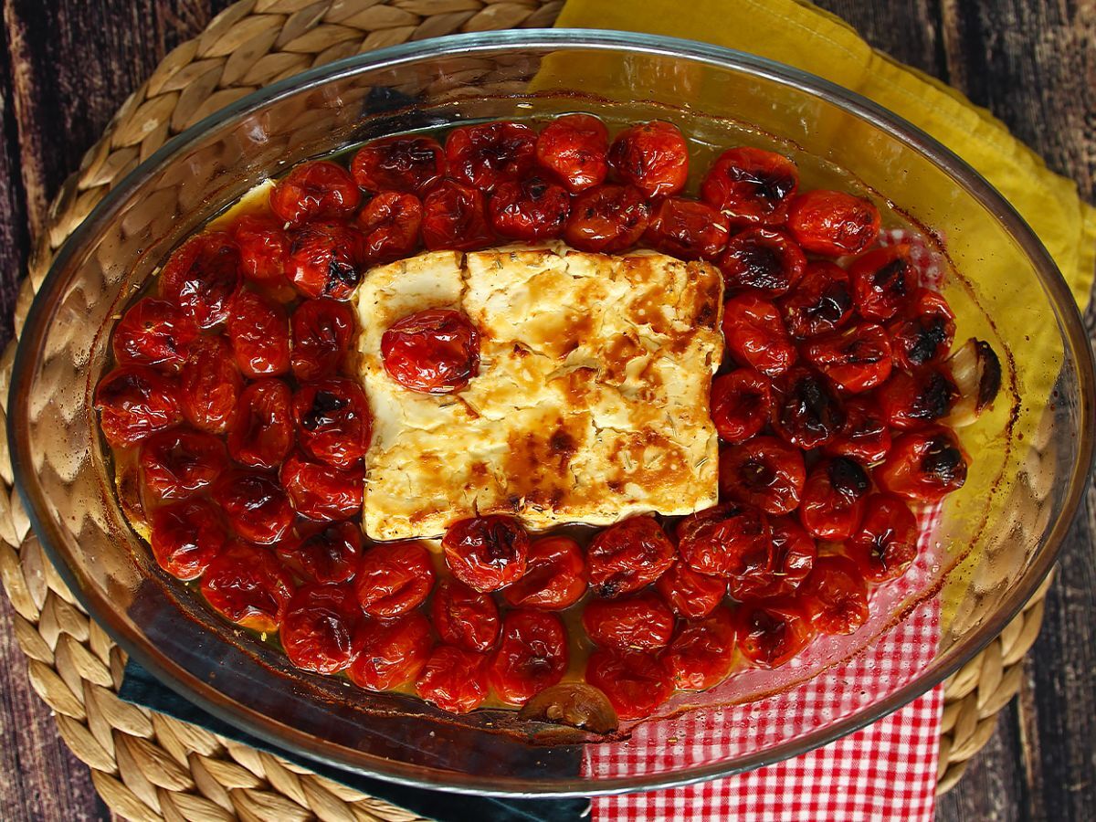 Tagliatelle feta z pomidorkami koktajlowymi - zapiekany makaron z fetą - zdjęcie 4