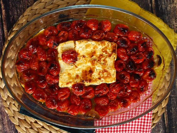 Tagliatelle feta z pomidorkami koktajlowymi - zapiekany makaron z fetą - zdjęcie 4