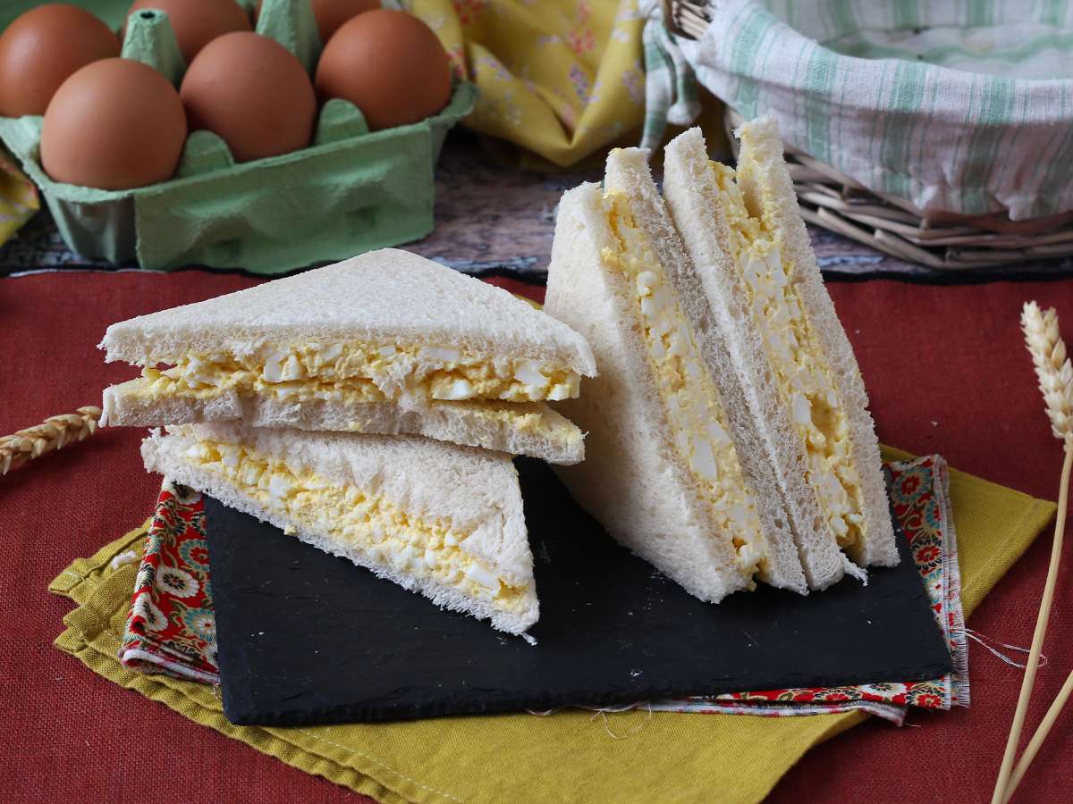 Tamago sando: słynna japońska kanapka z jajkiem znana z konbini!