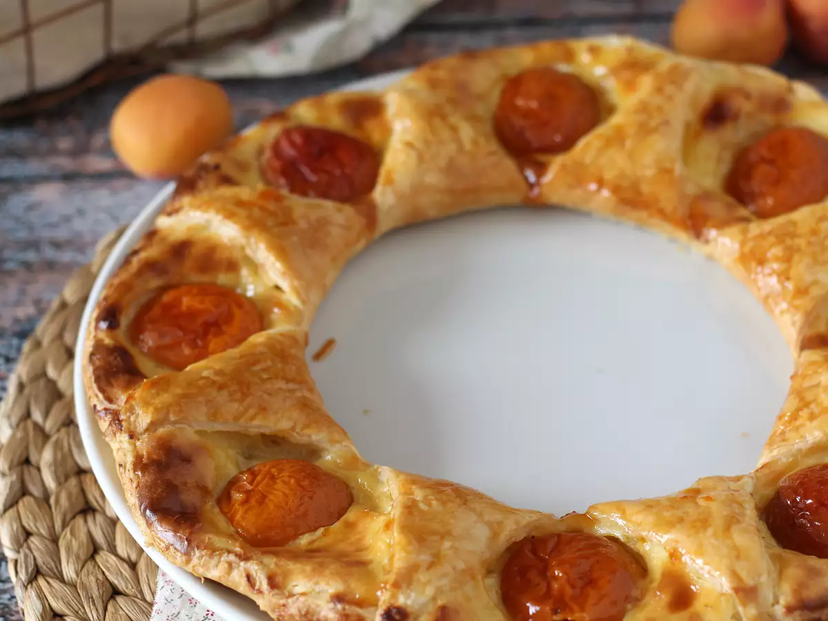 Tarta oranaise z ciasta francuskiego, kremem pâtissière i morelami - zdjęcie 2