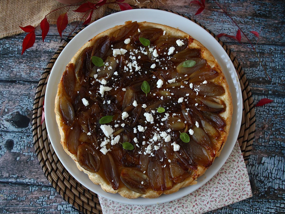 Tarta tatin z szalotką i fetą - nieodparta wersja wytrawna! - zdjęcie 2