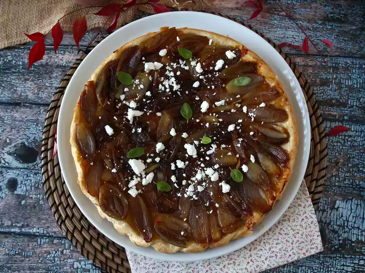 Tarta tatin z szalotką i fetą - nieodparta wersja wytrawna! - zdjęcie 2
