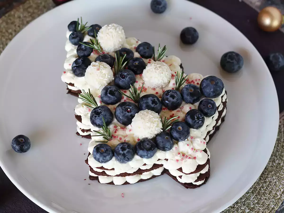 Tarta w kształcie choinki na Boże Narodzenie: jedyny przepis, który może zastąpić roladę bożonarodzeniową! - zdjęcie 4