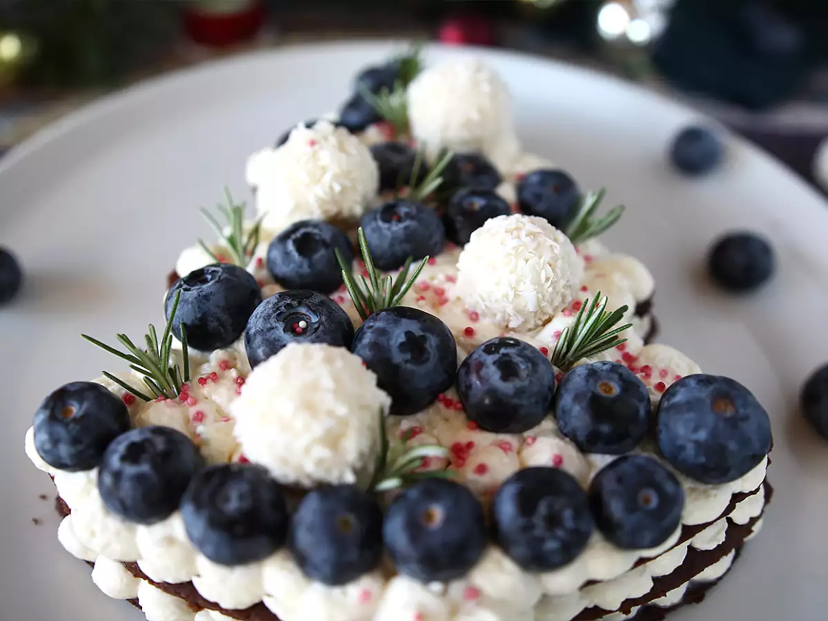 Tarta w kształcie choinki na Boże Narodzenie: jedyny przepis, który może zastąpić roladę bożonarodzeniową! - zdjęcie 5