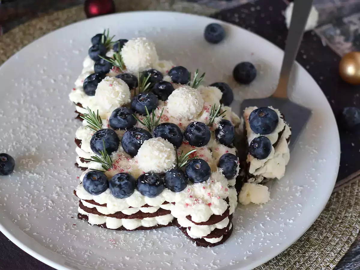 Tarta w kształcie choinki na Boże Narodzenie: jedyny przepis, który może zastąpić roladę bożonarodzeniową! - zdjęcie 6