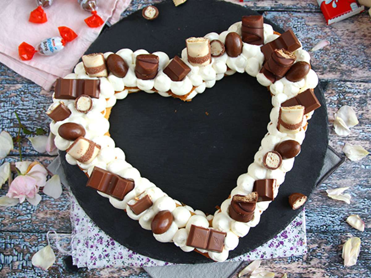 Tarta w kształcie serca z Kinder na Walentynki