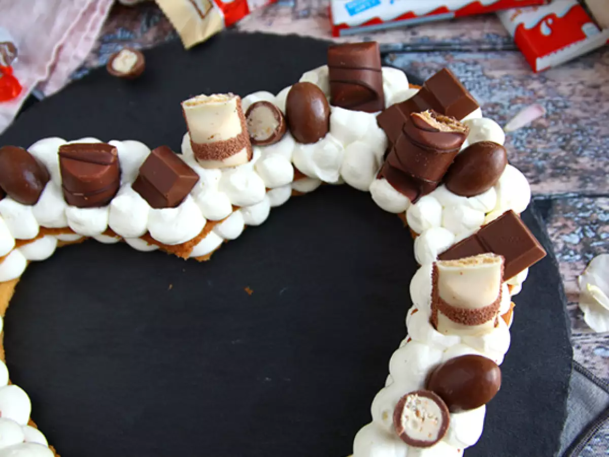 Tarta w kształcie serca z Kinder na Walentynki - zdjęcie 3
