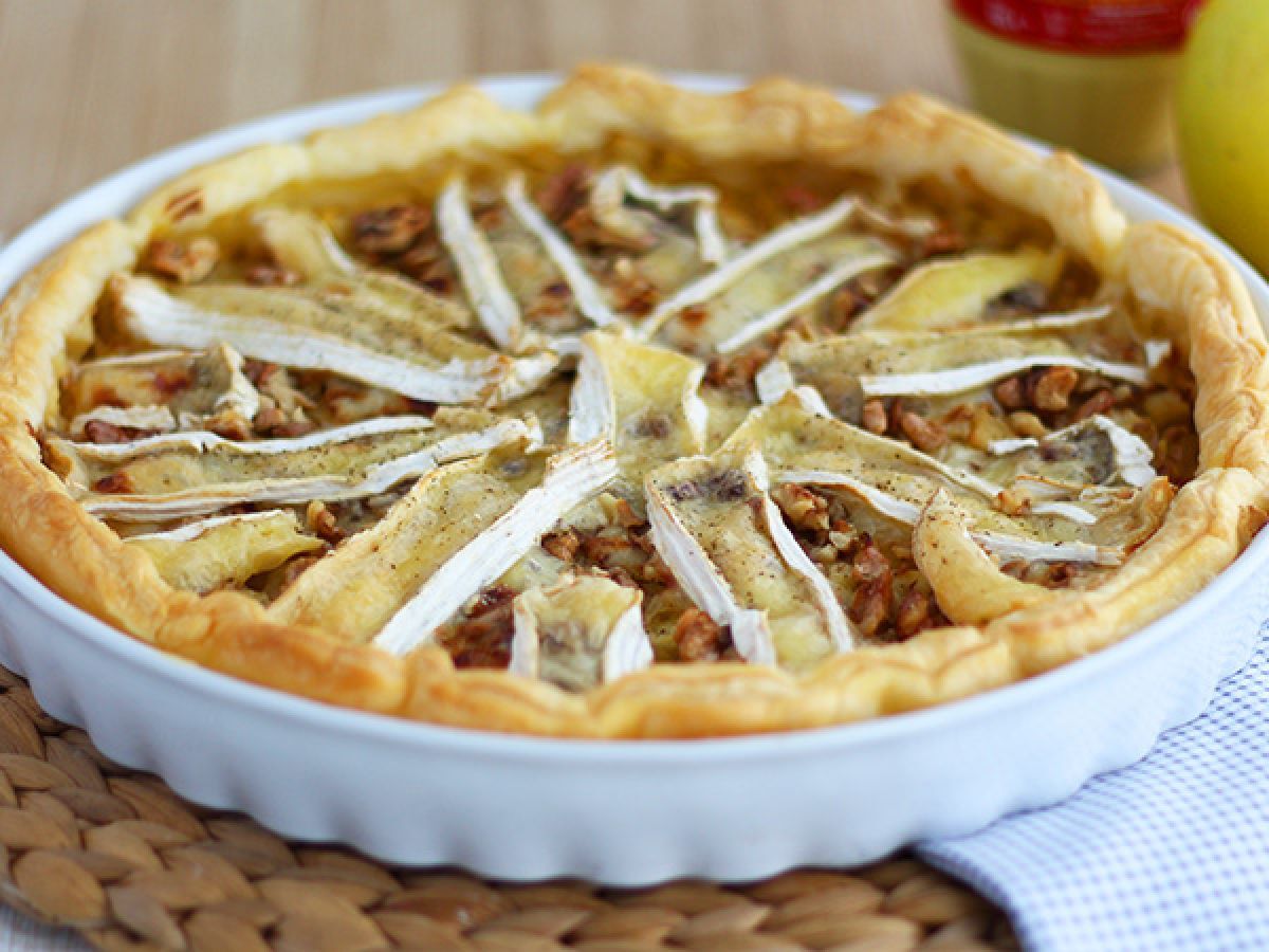 Tarta z camembertem i jabłkami