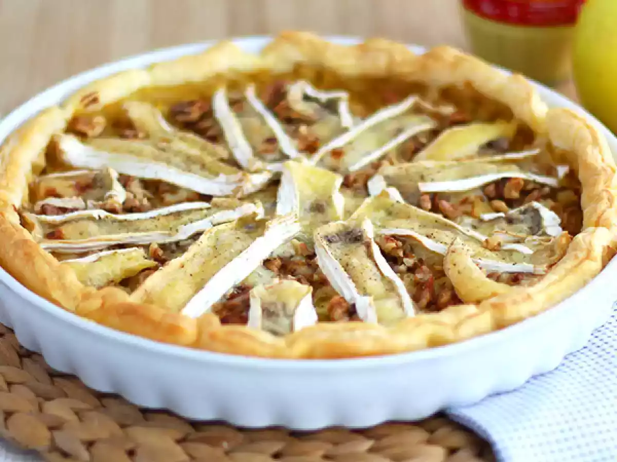 Tarta z camembertem i jabłkami