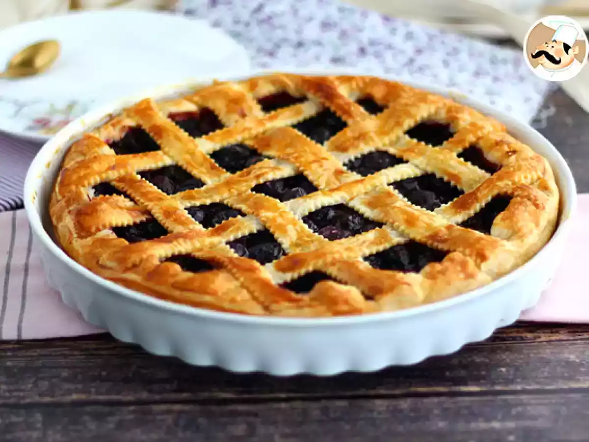 Tarta z ciasta francuskiego z wiśniami