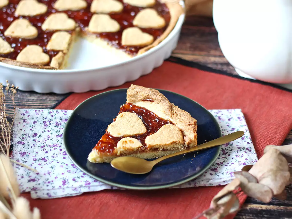 Tarta z dżemem truskawkowym: klasyczny przepis na ciasto kruche (również serca) - zdjęcie 4