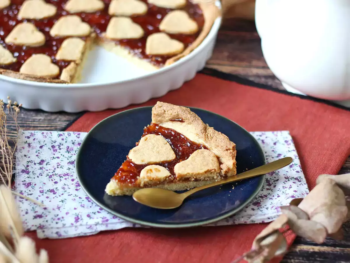 Tarta z dżemem truskawkowym na kruchym cieście (także z serduszkami) - zdjęcie 4