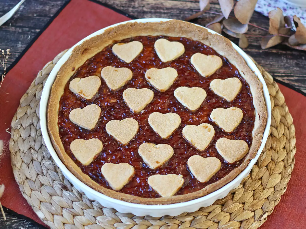Tarta z dżemem truskawkowym na kruchym cieście (także z serduszkami) - zdjęcie 5