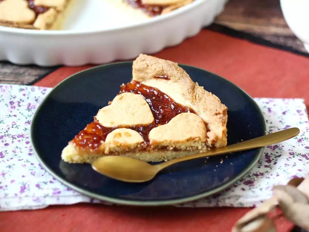 Tarta z dżemem truskawkowym na kruchym cieście (także z serduszkami) - zdjęcie 6