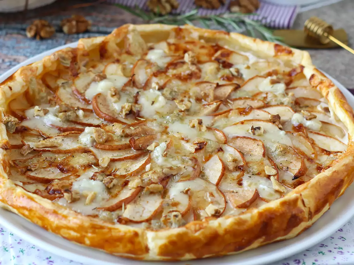 Tarta z gruszkami, gorgonzolą i orzechami włoskimi – nieodparte połączenie słodko-słonych smaków - zdjęcie 2