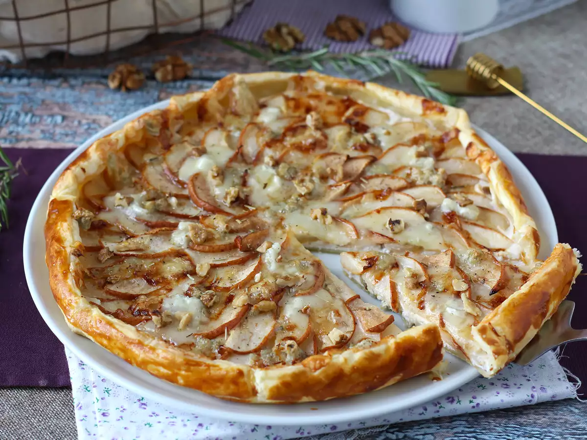 Tarta z gruszkami, gorgonzolą i orzechami włoskimi – nieodparte połączenie słodko-słonych smaków - zdjęcie 4