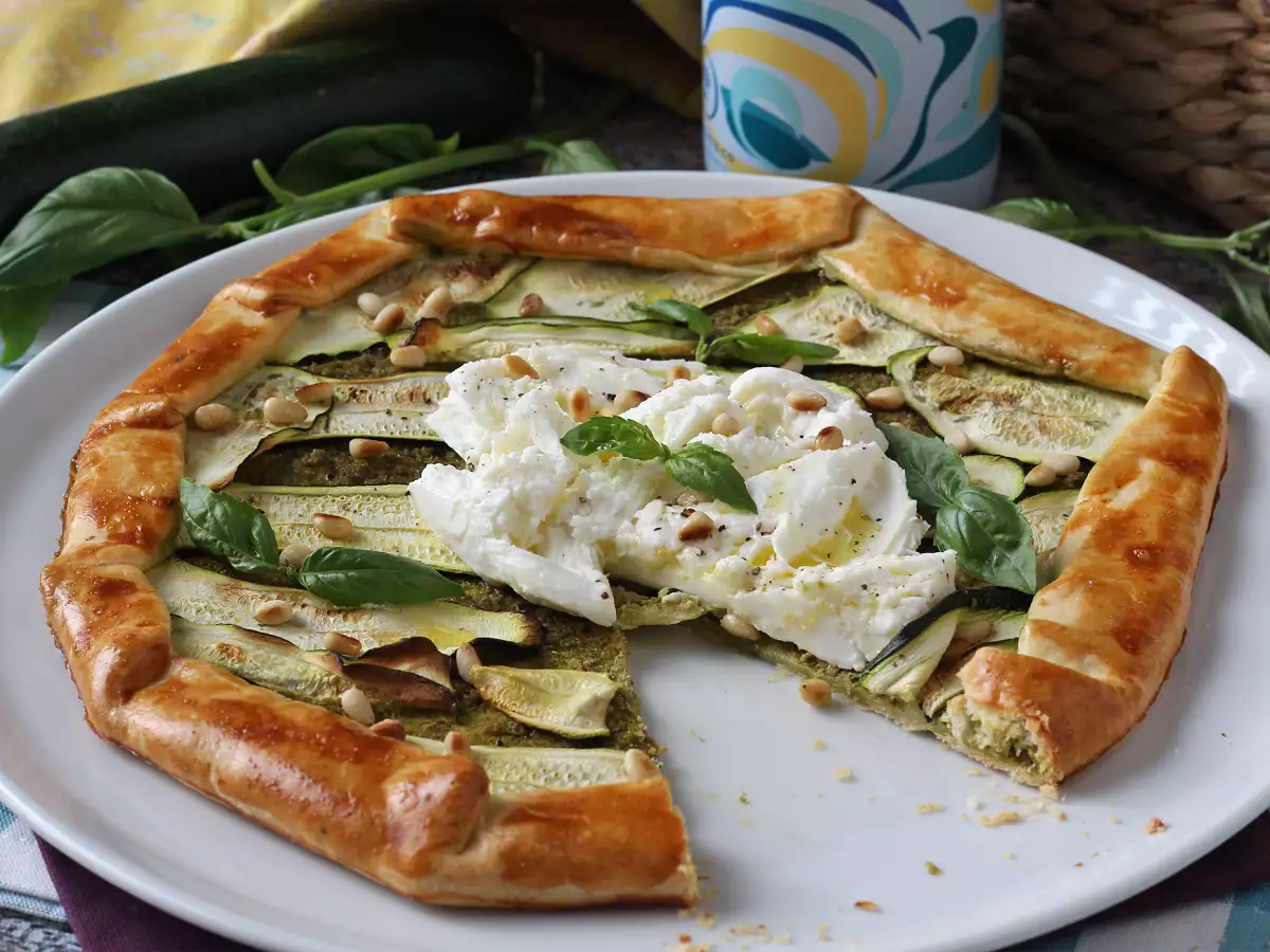 Tarta z pesto i cukinią – łatwy przepis na lato! - zdjęcie 5