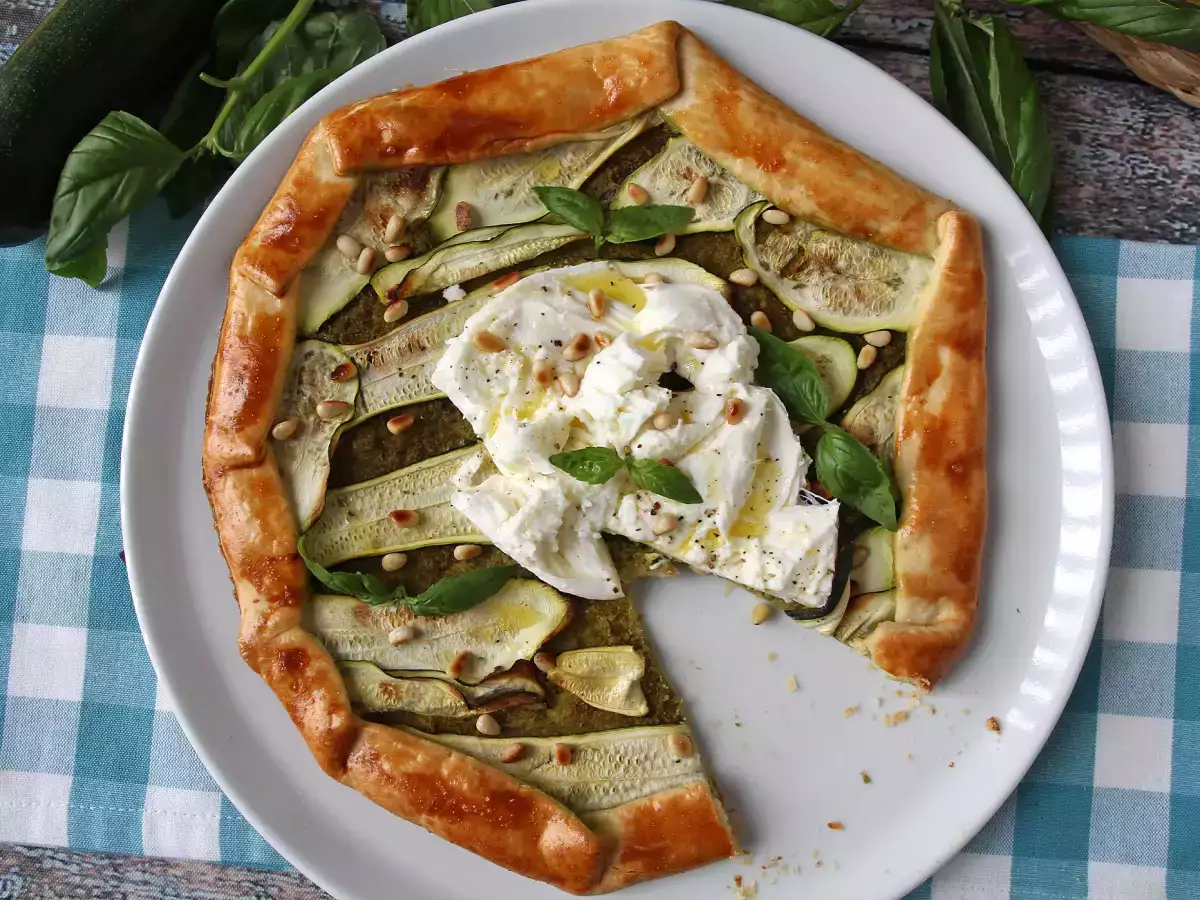 Tarta z pesto i cukinią: prosty przepis, który pachnie latem! - zdjęcie 2