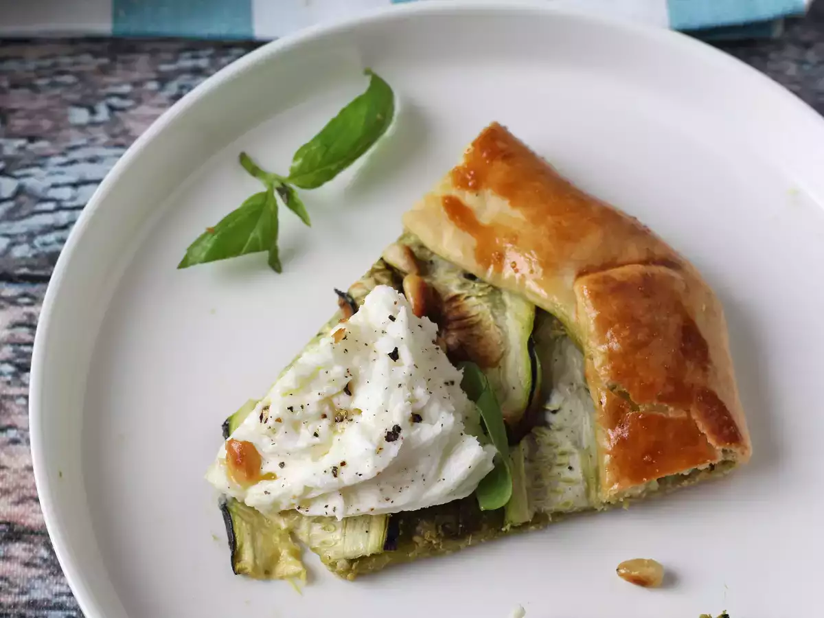 Tarta z pesto i cukinią: prosty przepis, który pachnie latem! - zdjęcie 3