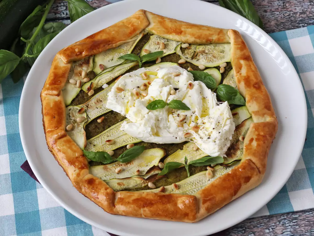 Tarta z pesto i cukinią: prosty przepis, który pachnie latem! - zdjęcie 6