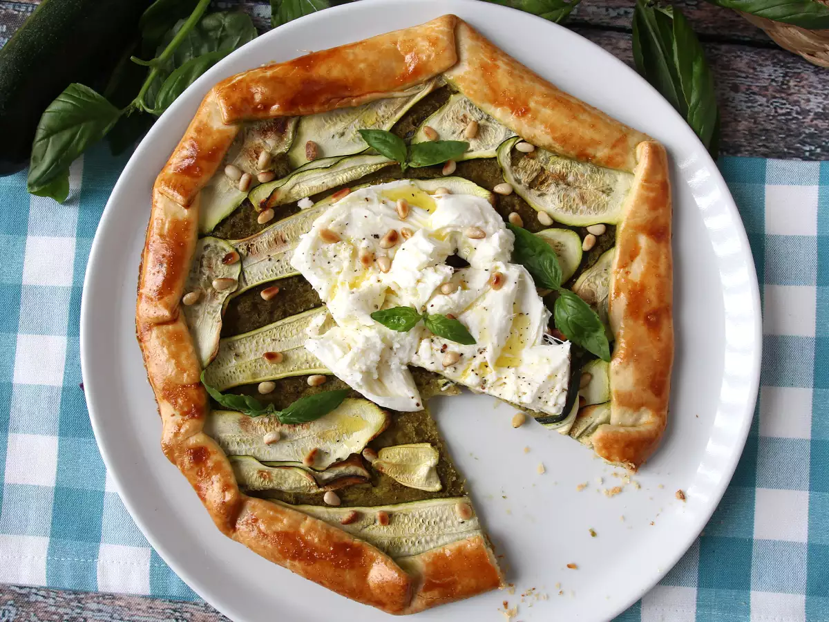 Tarta z pesto i cukinią: prosty przepis, który pachnie latem! - zdjęcie 8