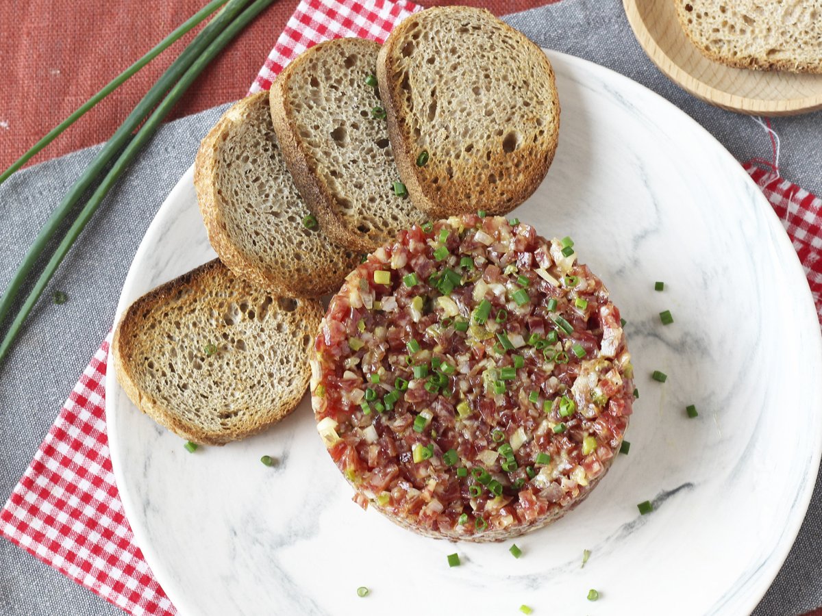 Tartar de fuet: ekspresowa wersja klasycznego tatara ze steku - zdjęcie 2