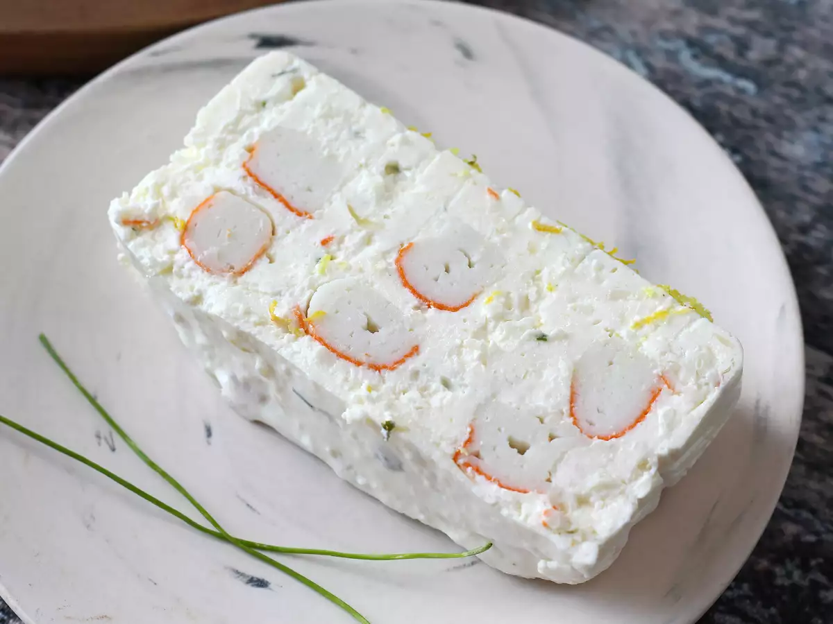 Terrina z surimi bez gotowania: łatwa do przygotowania zimna przystawka, idealna na lato - zdjęcie 2