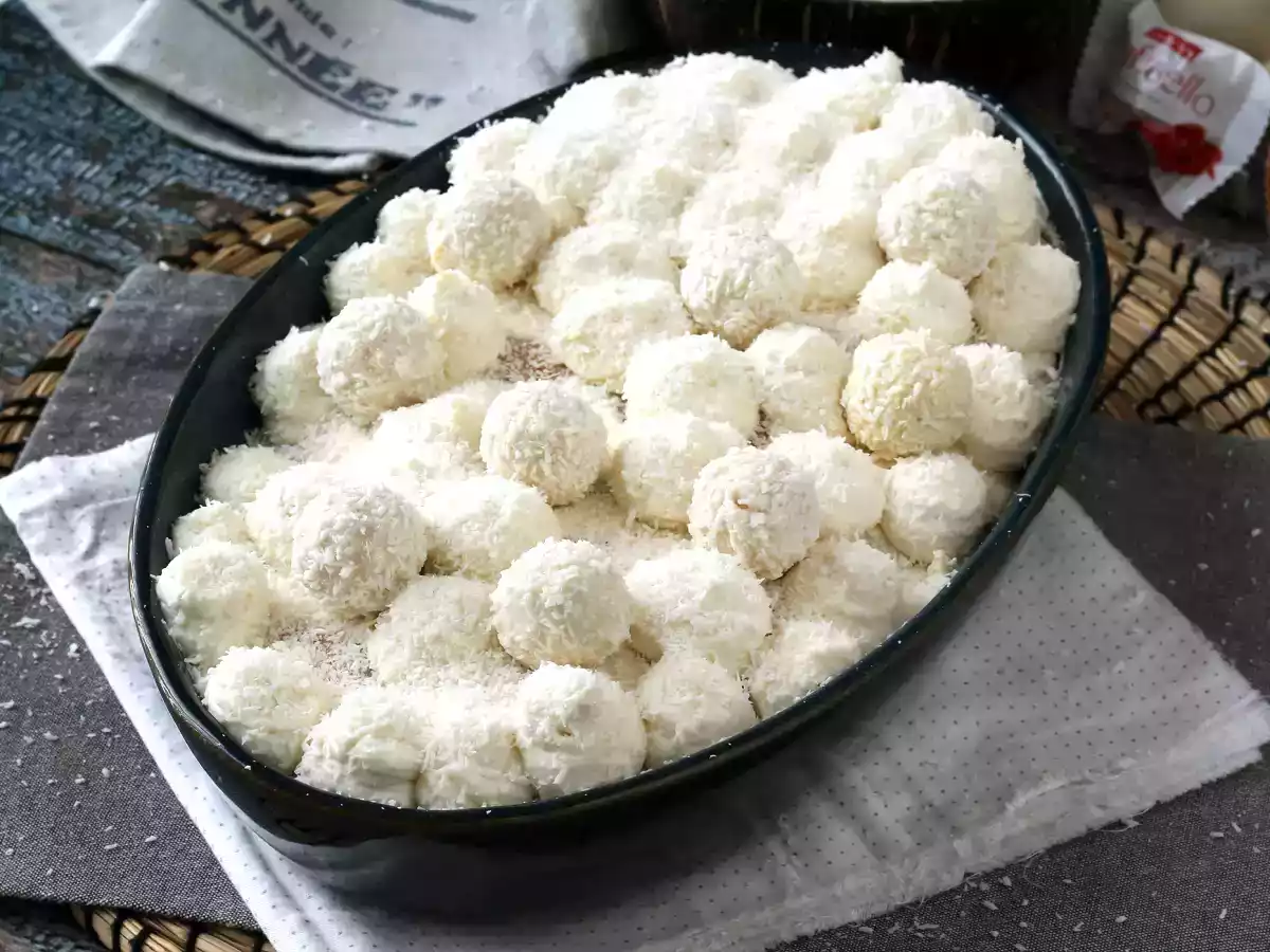 Tiramisu kokosowe z Raffaello o smaku kokosa
