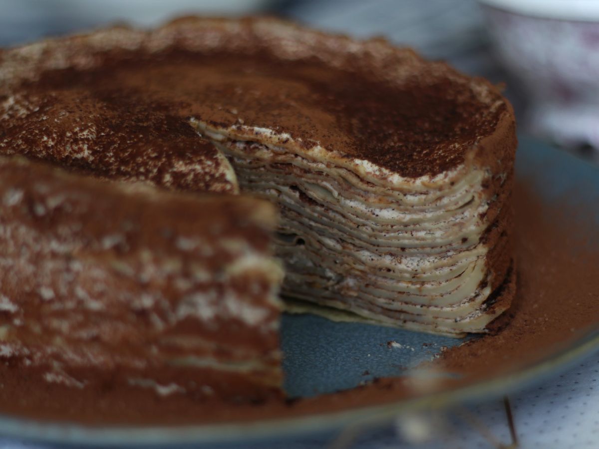 Tort naleśnikowy w stylu tiramisu z kawą i kakao - zdjęcie 3