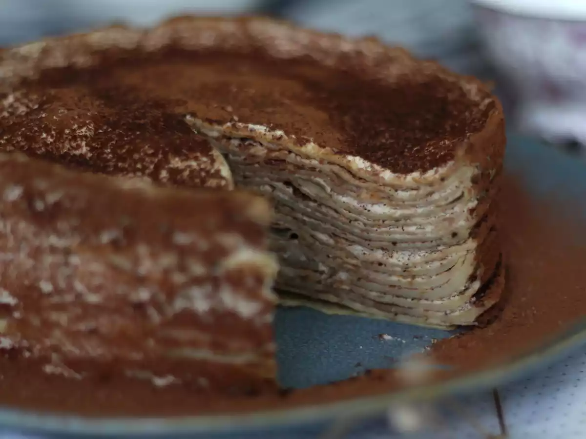 Tort naleśnikowy w stylu tiramisu z kawą i kakao - zdjęcie 3