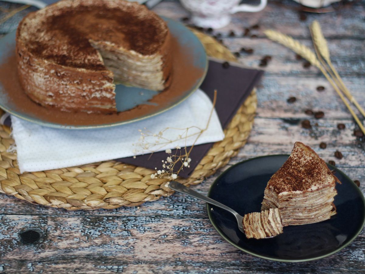 Tort naleśnikowy w stylu tiramisu z kawą i kakao - zdjęcie 4