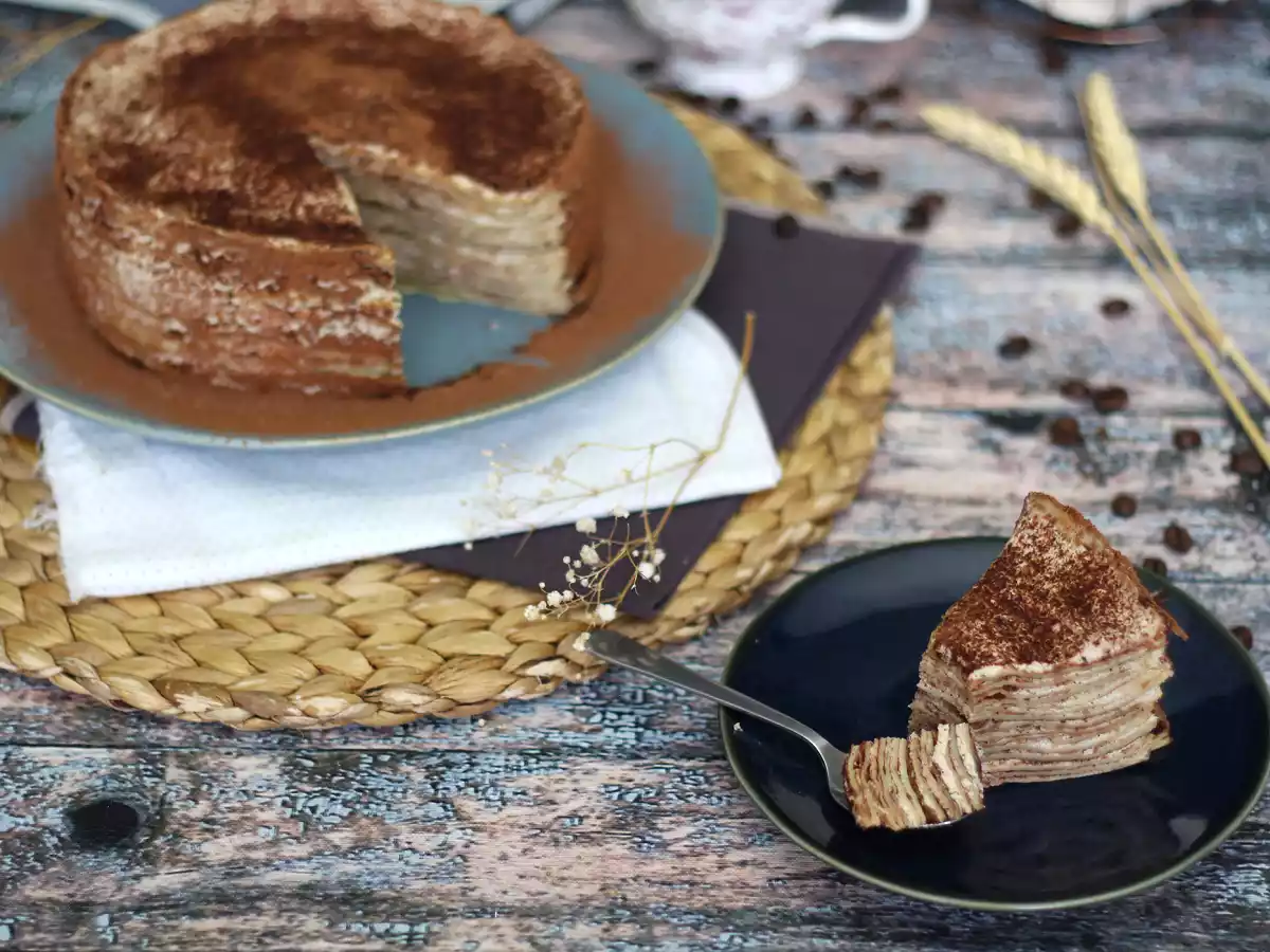 Tort naleśnikowy w stylu tiramisu z kawą i kakao - zdjęcie 4