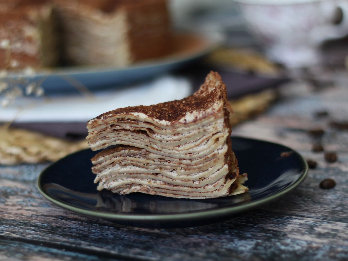 Tort naleśnikowy w stylu tiramisu z kawą i kakao - zdjęcie 6