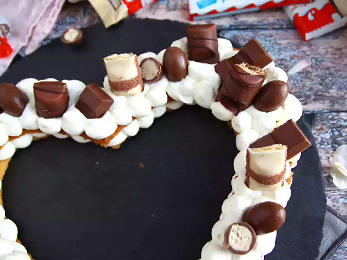 Tort sercowy z Kinder - Tarta sercowa z Kinder na Walentynki - zdjęcie 3