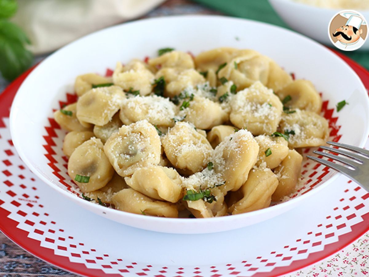 Tortellini z parmezanem, szynką i bazylią - zdjęcie 3