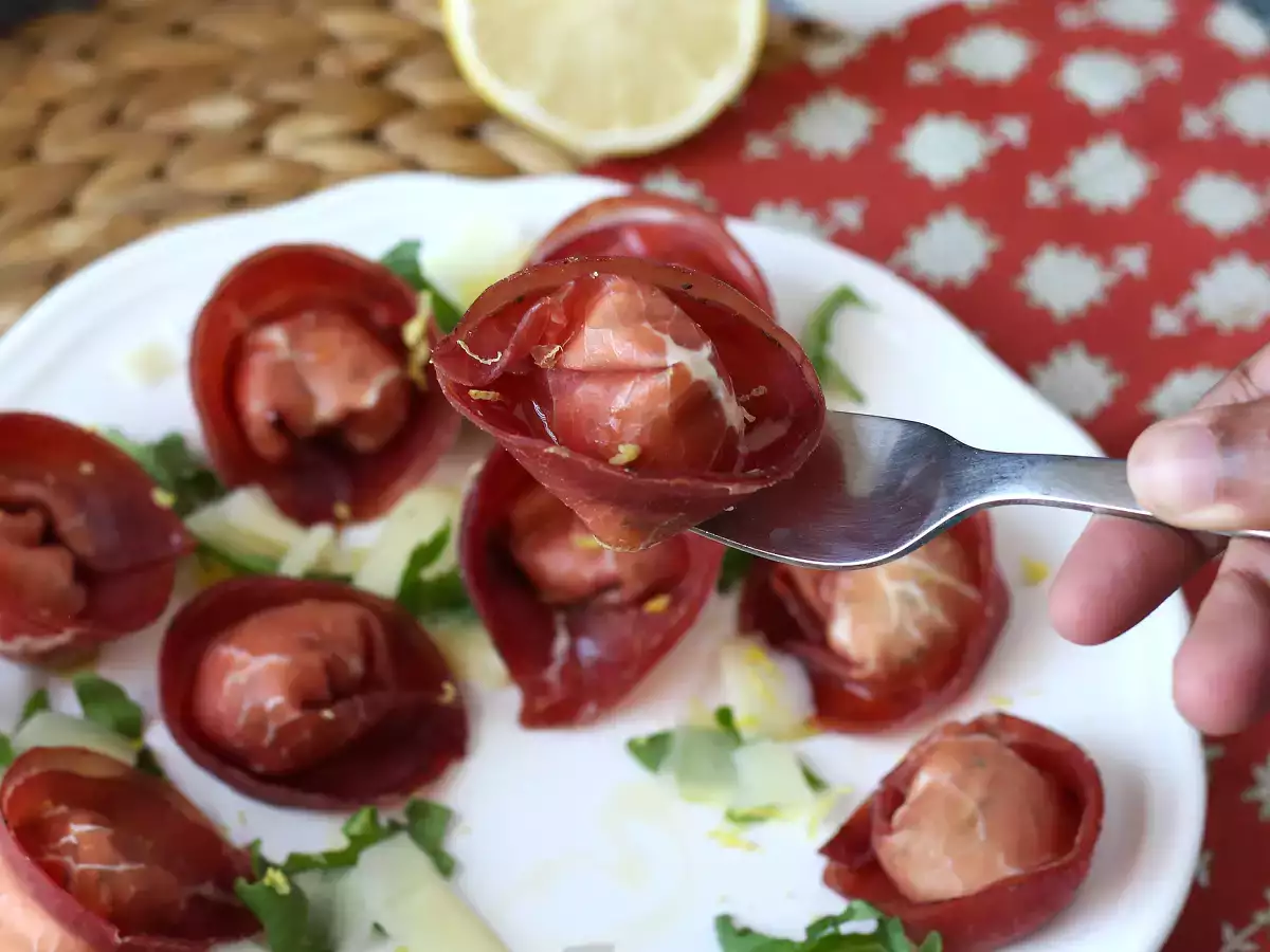 Tortelloni di bresaola nadziewane rukolą i serem ricotta: smaczne i gotowe w 10 minut! - zdjęcie 2