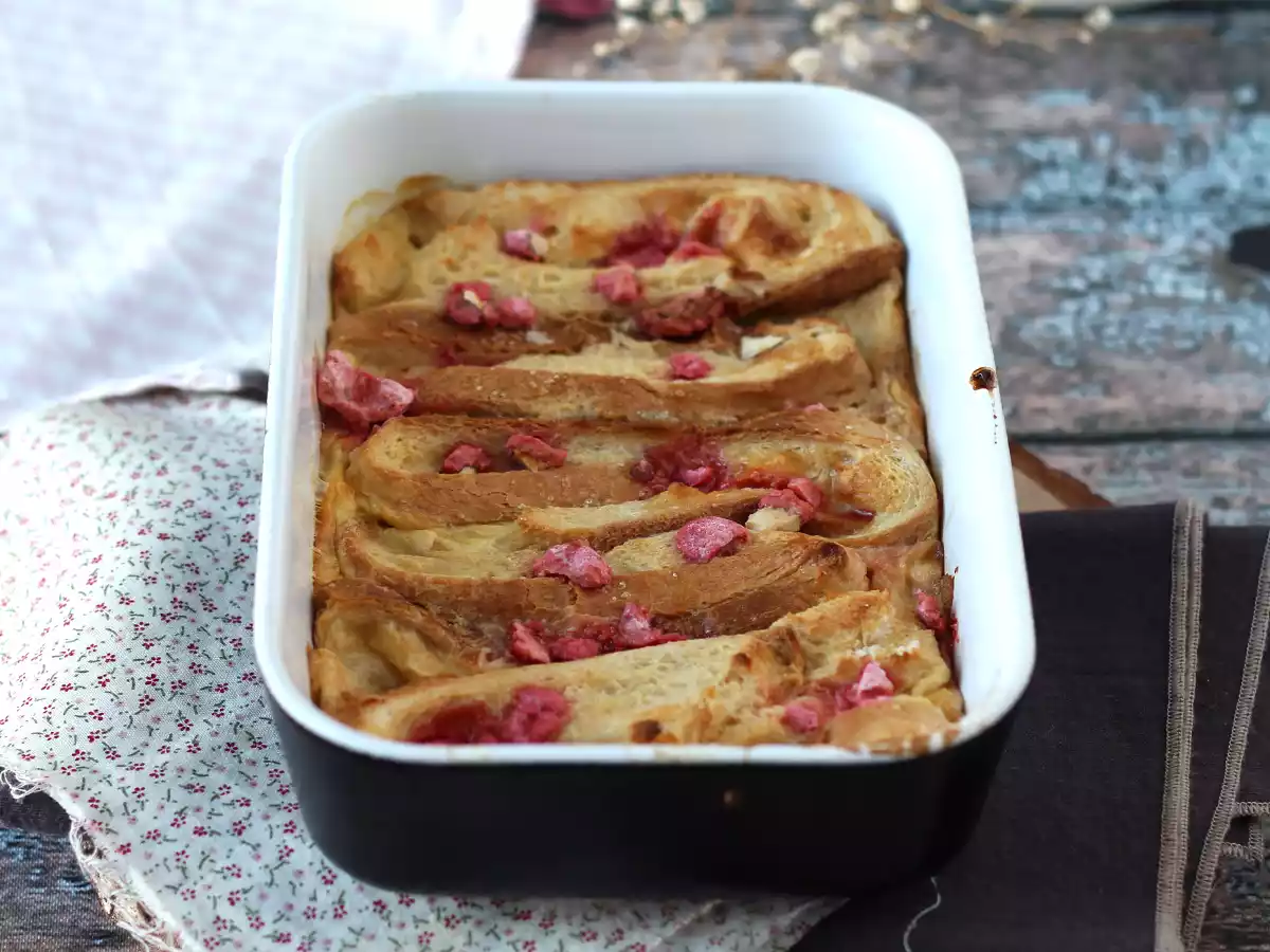 Tosty francuskie zapiekane w piekarniku z różową praliną - przepis ultra smakowity