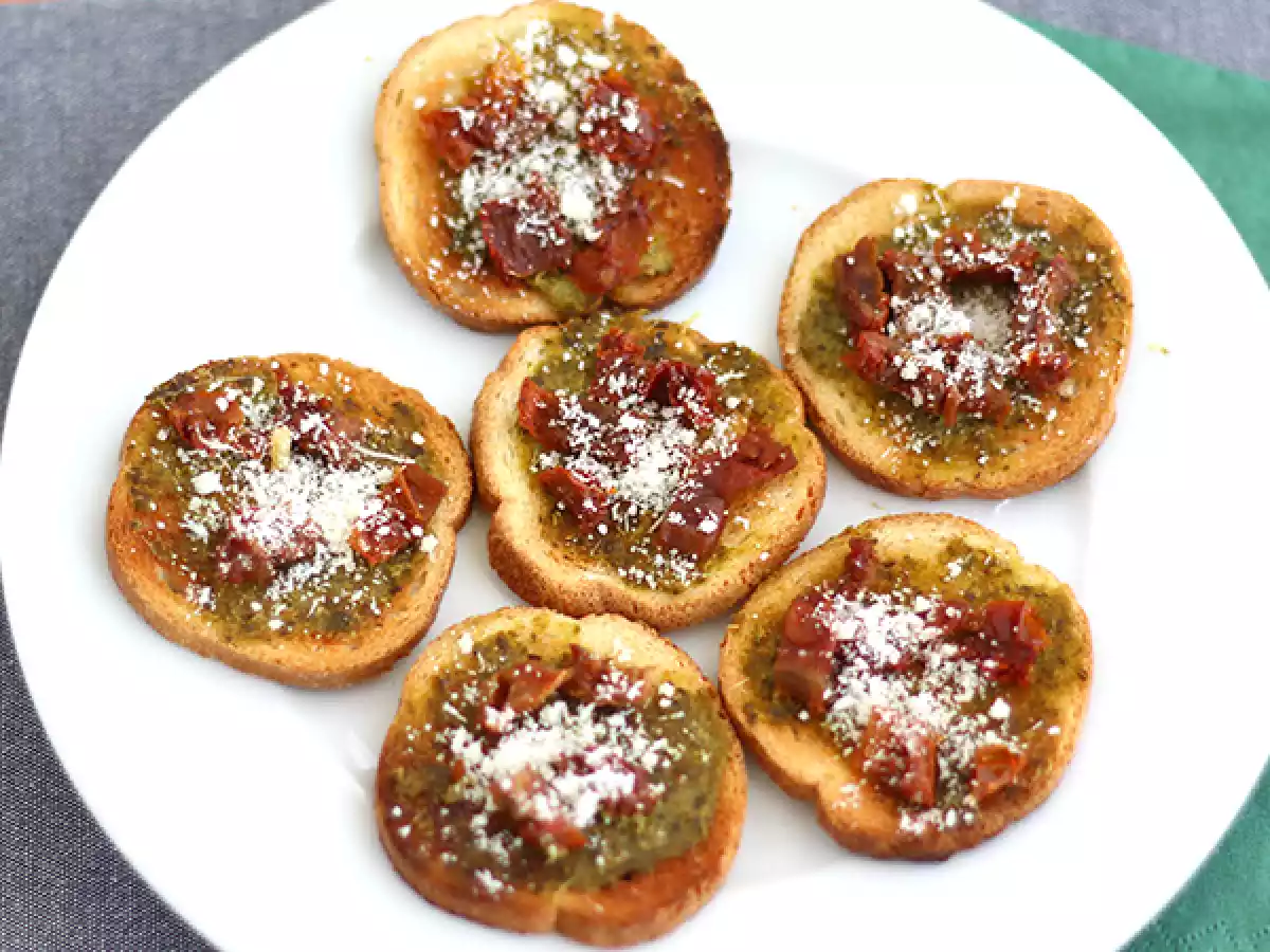 Tosty z pesto, parmezanem i suszonymi pomidorami - zdjęcie 2