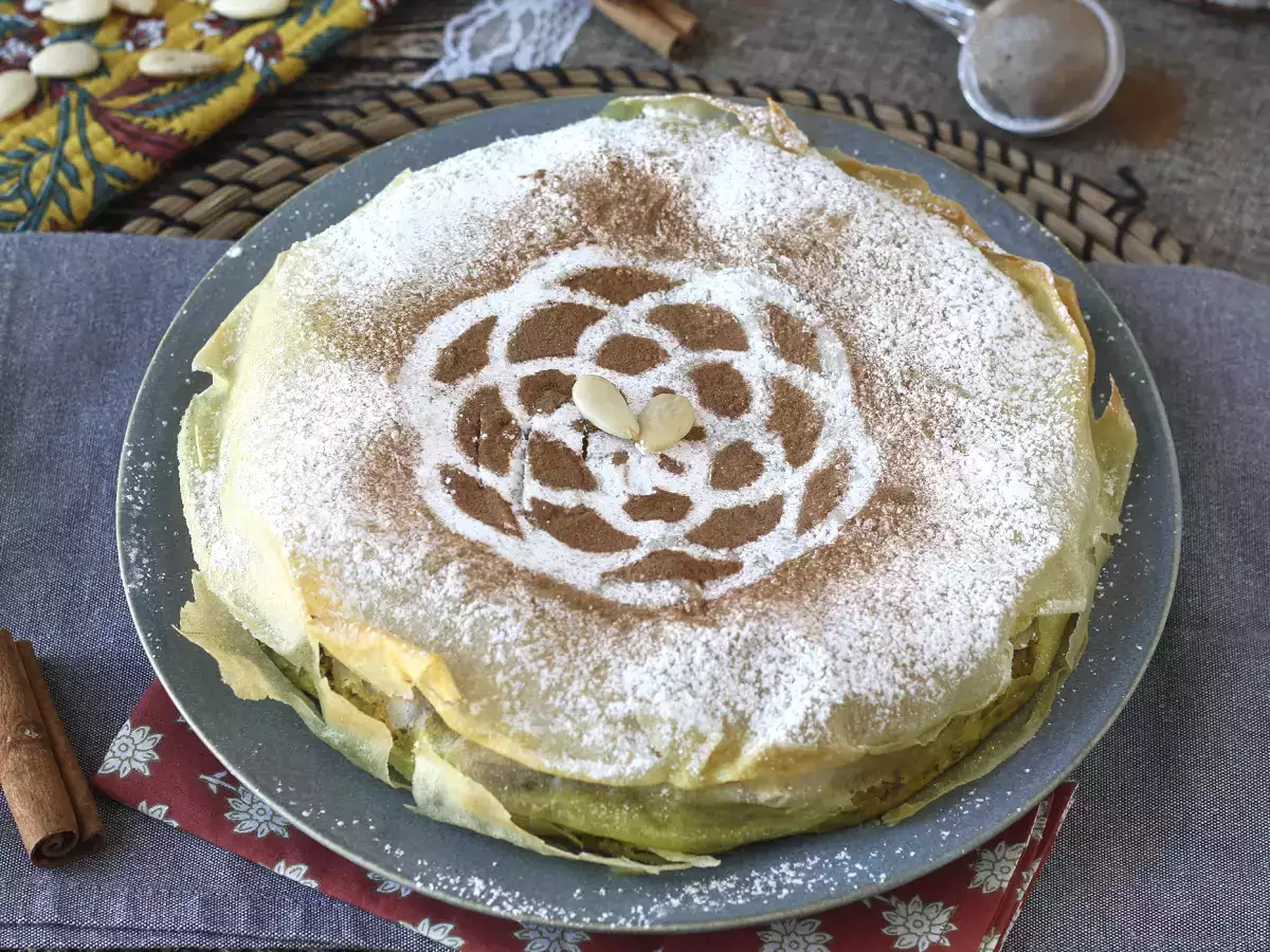 Tradycyjne marokańskie ciasto z cegiełkami, kurczakiem i przyprawami - zdjęcie 3