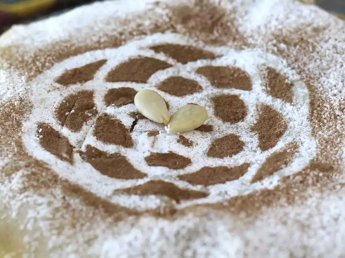 Tradycyjne marokańskie ciasto z cegiełkami, kurczakiem i przyprawami - zdjęcie 5