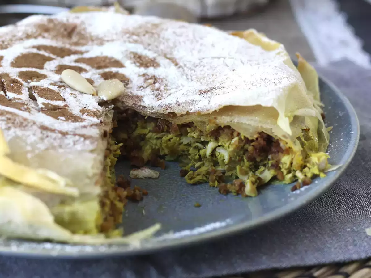 Tradycyjne marokańskie ciasto z cegiełkami, kurczakiem i przyprawami - zdjęcie 6