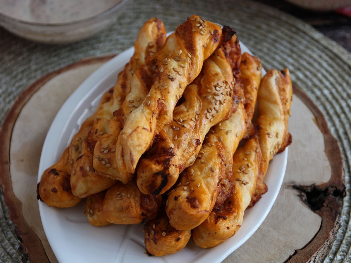 Twist z ciasta francuskiego z pesto rosso i mozzarellą - zdjęcie 2