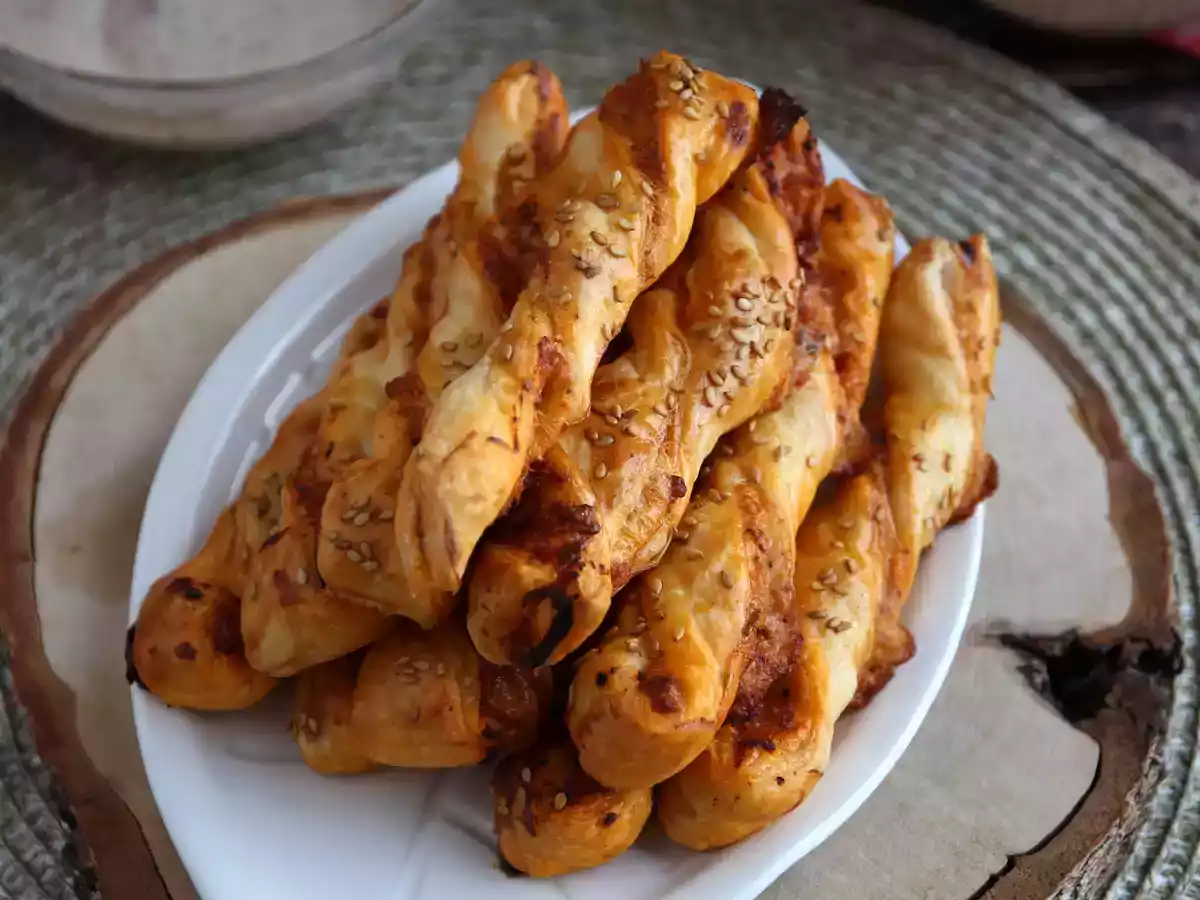 Twist z ciasta francuskiego z pesto rosso i mozzarellą - zdjęcie 2