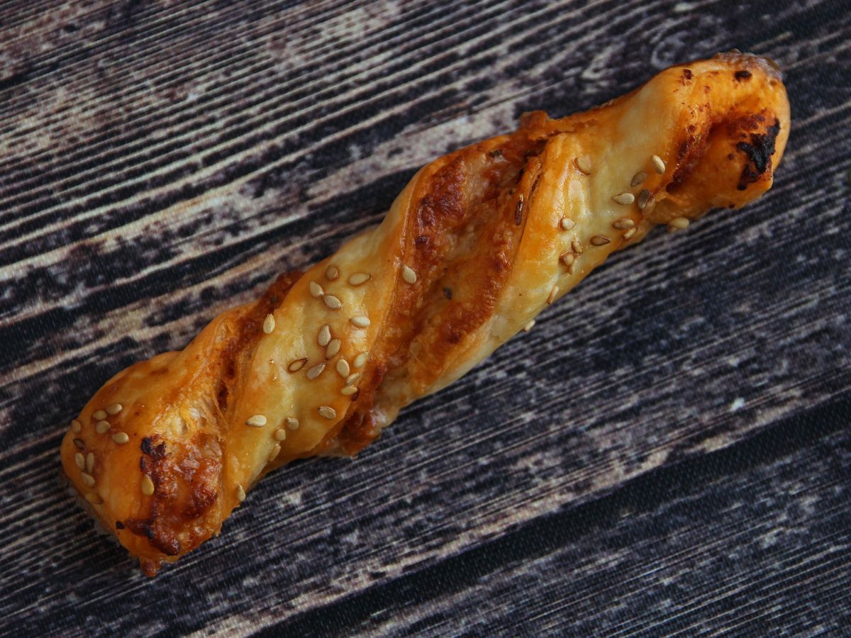 Twist z ciasta francuskiego z pesto rosso i mozzarellą - zdjęcie 4