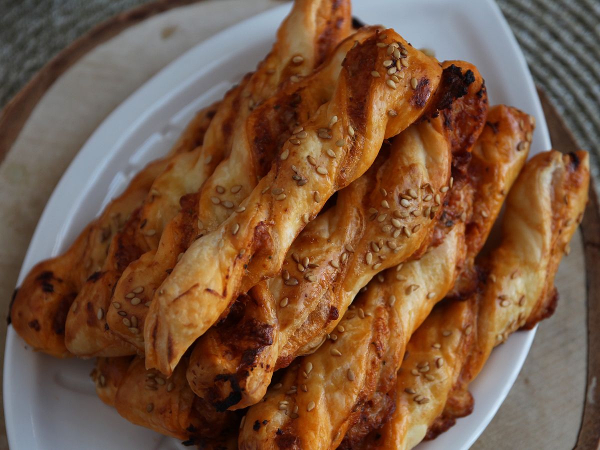 Twist z ciasta francuskiego z pesto rosso i mozzarellą - zdjęcie 5