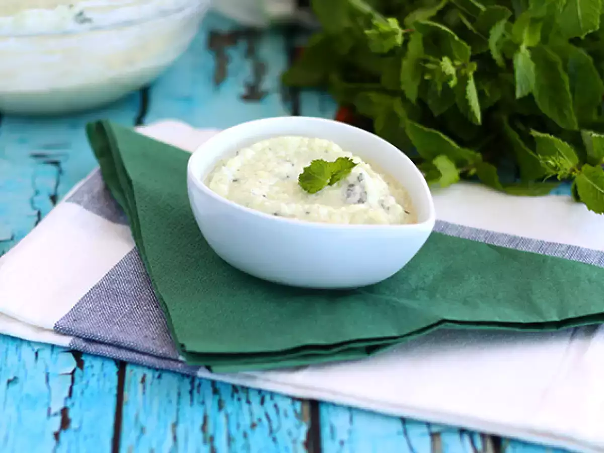 Tzatziki – grecki sos ogórkowo-jogurtowy