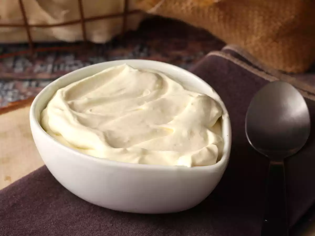 Waniliowa bita śmietana, idealna polewa do ciast i tortów! - zdjęcie 3